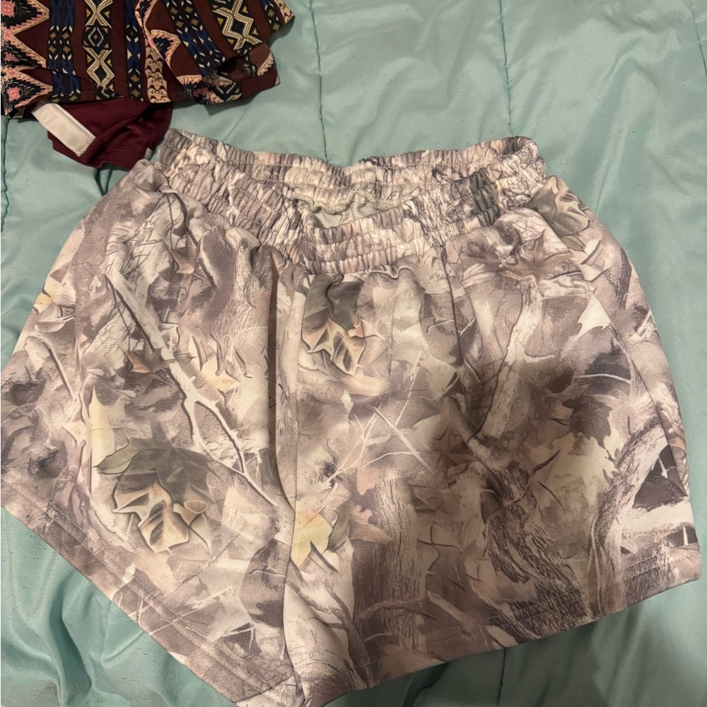 SHEIN Light Gray Floral Elastic Waist Athletic Shorts